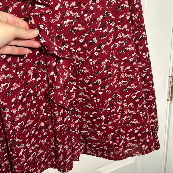 Vince Camuto Dark Red Floral Long Sleeve Blouse Size XL Ruffle V-Neck Collar - Picture 3 of 13